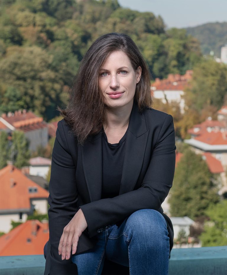 Romana Erklavec, solastnica