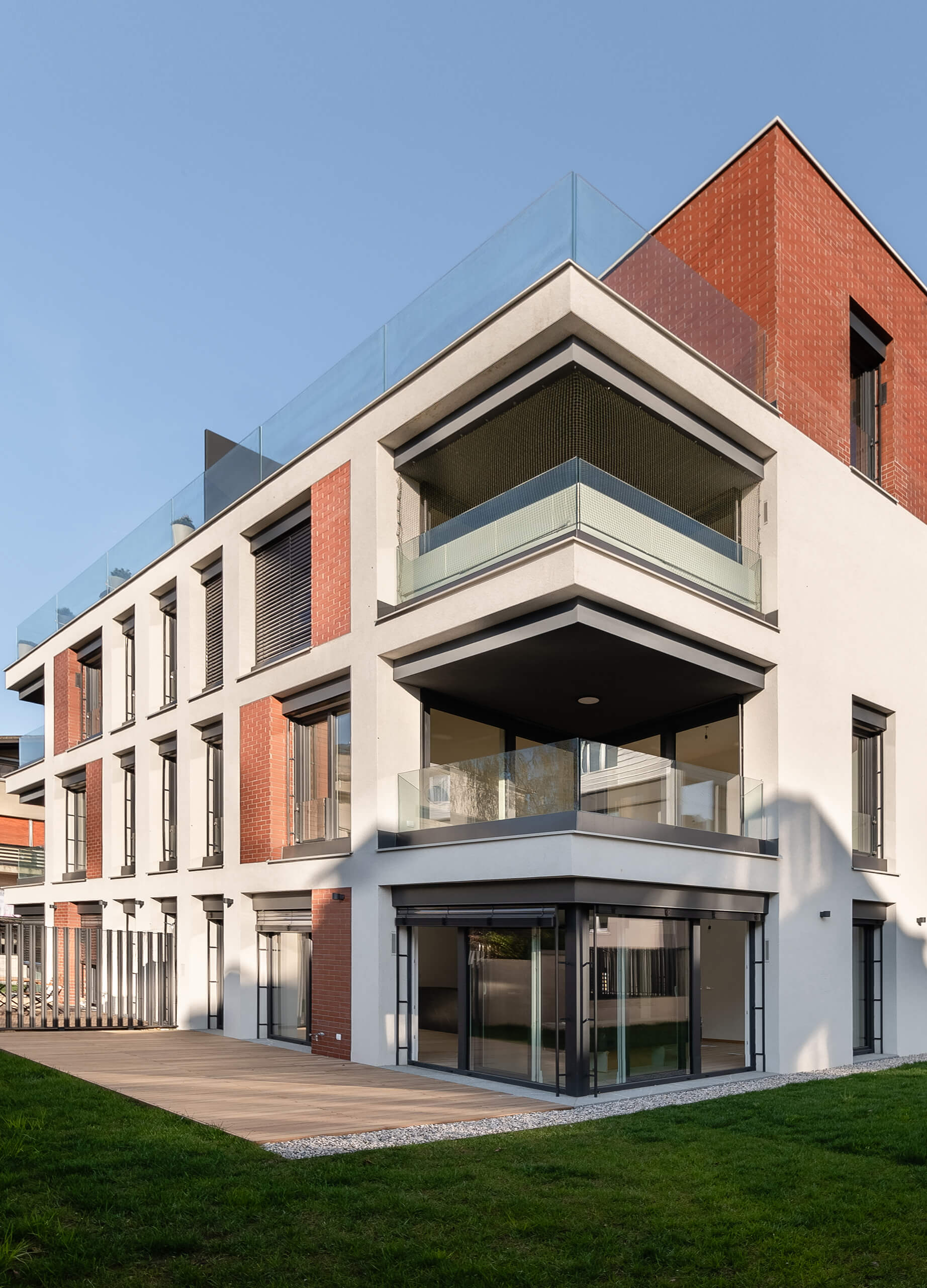 Prenova in dozidava večstanovanjske zgradbe v Bežigradu, pogled na balkon.